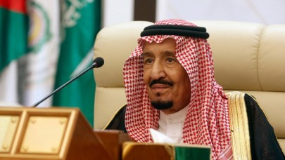 Suudi Arabistan Kralı Selman,  öldüğü iddialarının ardından ilk kez görüntülendi