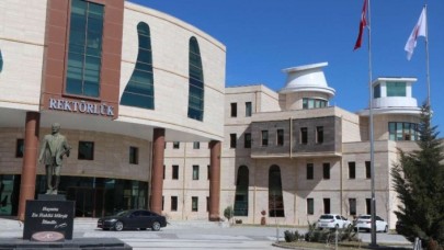 Usulsüz işler yaptığı tespit edilen üniversite rektörü görevden alındı!