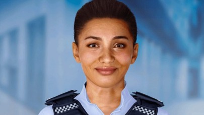 Yapay zeka polis göreve başladı: Gelenleri karşılıyor,  telefonları aktarıyor