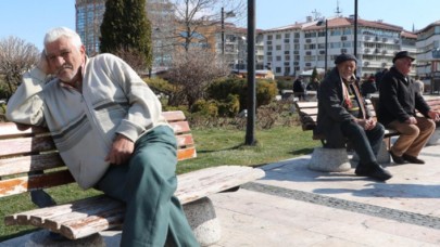 Yaşlılar,  'Neden evden çıktınız' sorusuna verdikleri cevaplarla pes dedirtti!