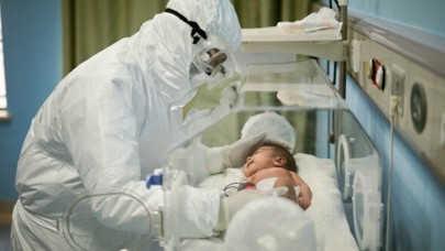 Yeni doğan bebeğe koronavirüs teşhisi