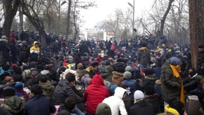 Yunanistan sınır kapısına giden yol trafiğe kapandı