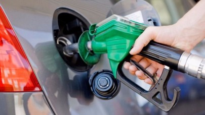 Benzine bu gece yarısından itibaren zam!