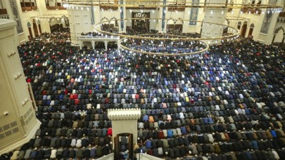 Diyanet İşleri Başkanı Erbaş yanıtladı: Camiler bu gece açılacak mı?