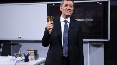 Gel de çık işin içinden: Yazın okullar açık mı,  değil mi? 