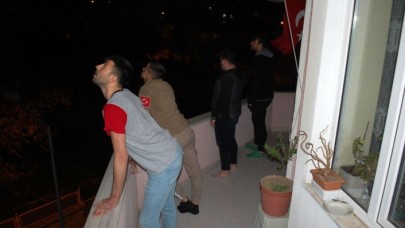 Gökyüzünde esrarengiz ışıklar panik yarattı: UFO mu?