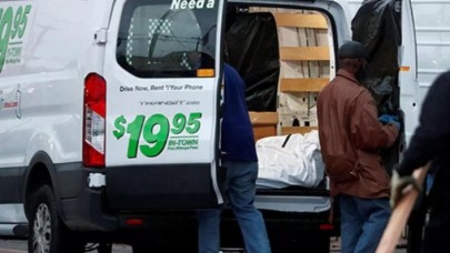 Kan donduran olay: 2 kamyon dolusu ceset bulundu,  koku yayılmaya başladı!