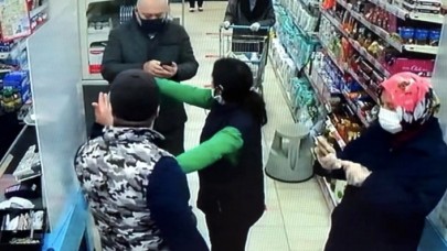 Markette koronavirüs kavgası: 'Maske tak' ikazına uymayıp saldırdı!