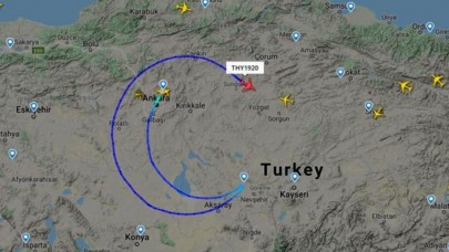 THY uçağı,  23 Nisan'a özel Türkiye semalarında dev ay-yıldız çiziyor!