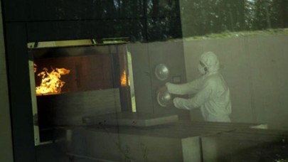 Tüyler ürperten görüntü: Koronavirüsünden ölen kişiyi fırına verdiler!