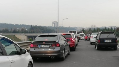 Yasak dinlemediler: İstanbul girişinde uzun araç kuyruğu