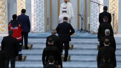 Ali Erbaş kıldırdı: Sadece bir camiide bayram namazı