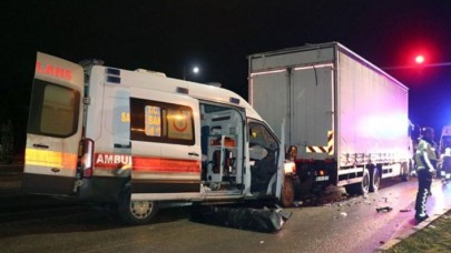 Ambülans TIR'a çarptı: Hasta öldü!