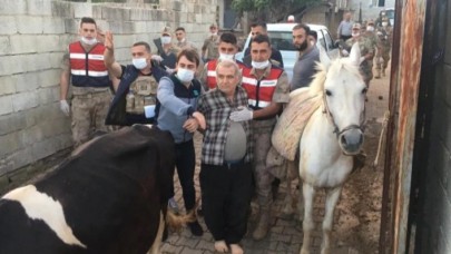 Aynı aileden 4 kişiyi öldürdü,  6 yıl sonra olay yerinde yakalandı