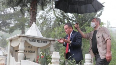 Bu ne hal başkan? Muhittin Böcek'in tepki çeken fotoğrafı