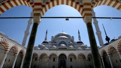 Camiye saygısızlığı kim yaptı: Ayıptır,  günahtır!