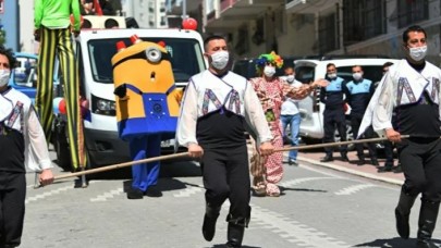 Esenyurt Belediyesi'nden bayram eğlencesi: Çubukla halay çekmek!