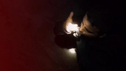 Görüntüler Türkiye’den! Mağaraya girip yarasayı öptü