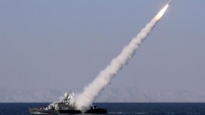 İran ordusu tatbikat yaptı: Kendi gemisini vurdu,  40 asker öldü!