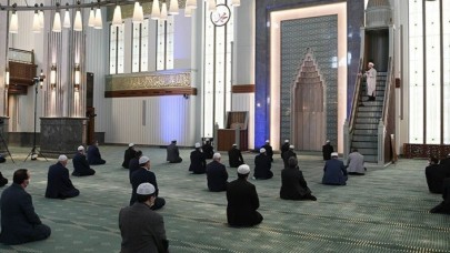 İstanbul'da cuma namazı kılınacak camiler belli oldu