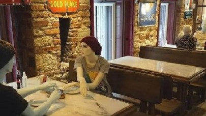Kafeler böyle mi olacak: İşte yeni manken müşteriler