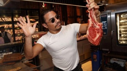 Kasap Nusret Gökçe'nin kendisine ikizi kadar benzeyen kardeşi,  görenleri şaşkına çevirdi