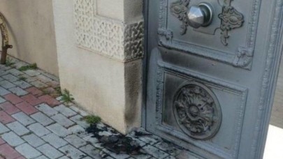 'Koronavirüsü bunlar bela etti' diyerek kiliseyi yakmaya çalıştı