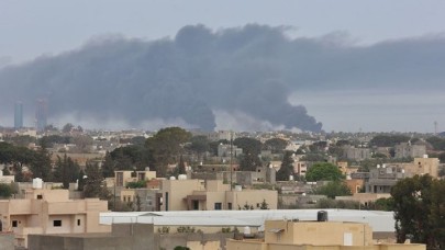 Libya'da Hafter milisleri bayram sabahı başkenti bombaladı