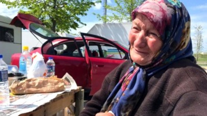 Oğlu ile 3 aydır arabada yaşayan 82 yaşındaki engelli kadın,  Erdoğan'a seslendi