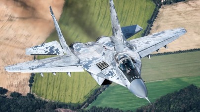 Rusya,  Hafter'e 8 savaş uçağı gönderdi!