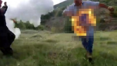 Teslim olmamak için kendisini ateşe verdi,  jandarmanın üzerine doğru koştu