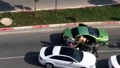 Trafikte tartıştığı 3 kadını sopayla dövdü!
