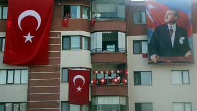 Yaz tarih bunu da yaz: 19 Mayıs saat 19:19,  Türkiye tek yürek!