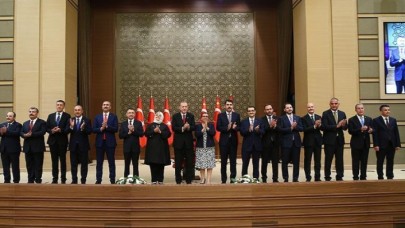 2 Bakanlıkla ilgili flaş iddia: Bölünüyorlar!