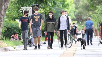 65 yaş ve üstü ile 18 yaş altının sokağa çıkma kısıtlamasına yeni düzenleme