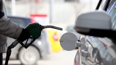 Araç sahiplerine sevindirici haber: Benzine indirim!