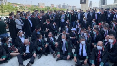 Baro başkanları Ankara girişinde oturuyor!