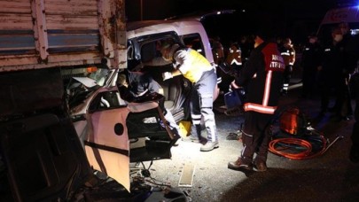 Başkentte ticari araç kamyonla çarpıştı: Burak Karaca ile Ezgi Sevinç hayatını kaybetti