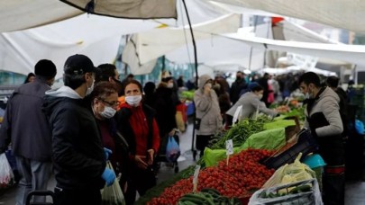 Esenyurt'ta pazar protestosu: Pazarcılar tepki için sebzeleri yere döktü