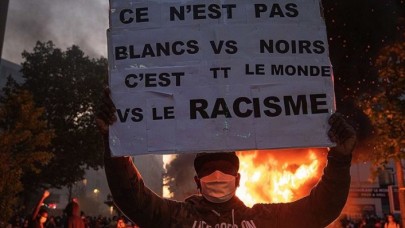 Fransa da sokağa çıktı: Paris yandı!