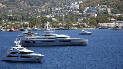 İçlerinde sinema ve spor salonu da var: Mega yatlar Bodrum'a demir attı