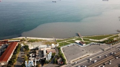 İSKİ'nin arıtma tesisinden bırakılan suyla denizin rengi böyle değişti