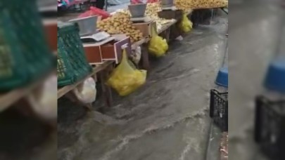İstanbul'da sel: Arnavutköy'ü su bastı!