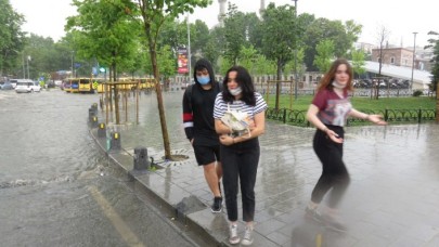 İstanbul'u yağmur ve dolu felç etti!