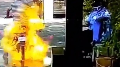 Motosikletli sürücü dezenfekte edilirken alev aldı