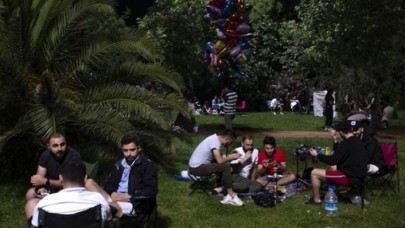 Neden sosyal mesafeye uyulmuyor? Cevap anket sonucunda çıktı!