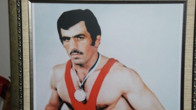 Olimpiyat ikincisi eski milli güreşçi Vehbi Akdağ hayatını kaybetti