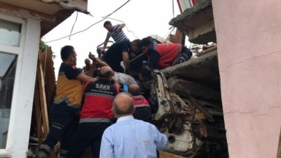 Ruhinaz Mutlu evinde otururken kamyonun altında kalarak öldü