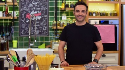 Şef Arda Türkmen,  kendisinden 15 yaş küçük fenomen ile aşk yaşamaya başladı!