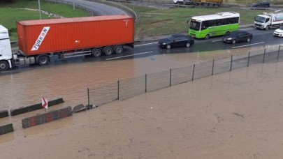 Sel suları vurdu: D-100 kara yolu çift yönlü olarak trafiğe kapandı